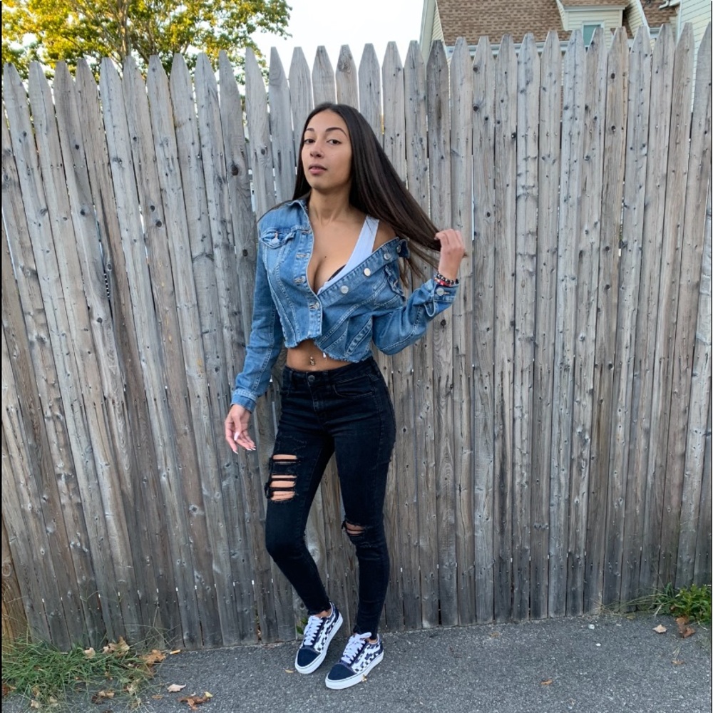 Meet your Posher, Nina